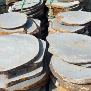 Đá thớt bước dậm trang trí sân vườn