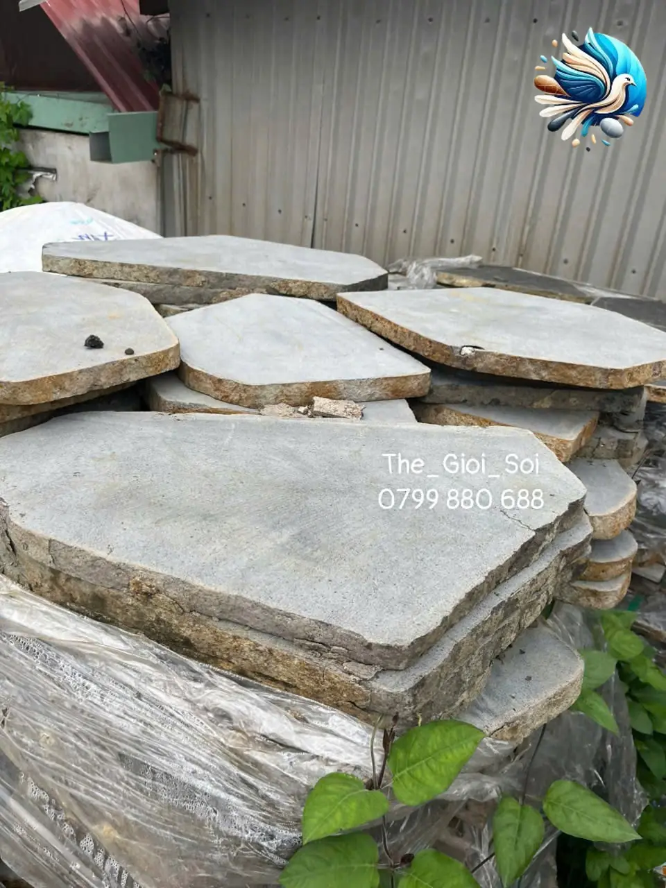 Đá bước dặm hình tự nhiên Đá bước dặm hình tự nhiên xếp chồng tại kho