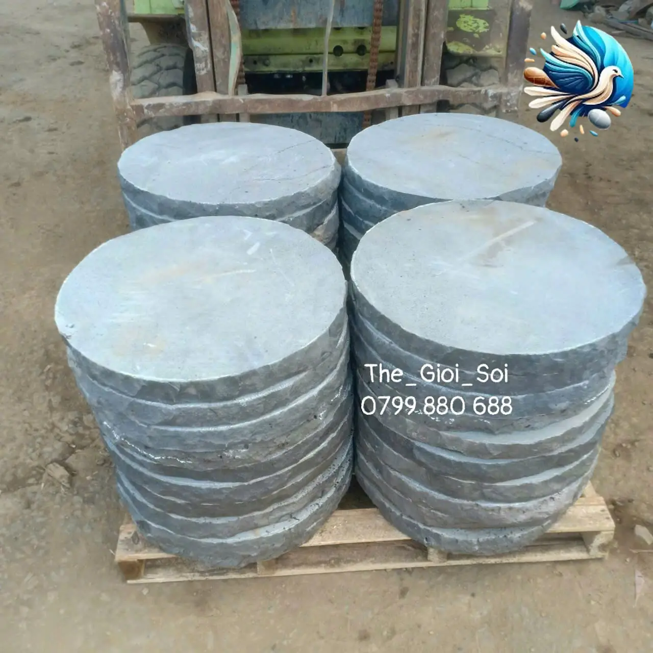 Đá bước dặm tròn 40-50cm Đá bước dặm tròn 40-50cm xếp trên pallet tại Thế Giới Sỏi