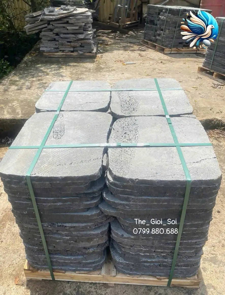Đá bước dặm dạng phiến Đá bước dặm dạng phiến buộc đai xếp trên pallet